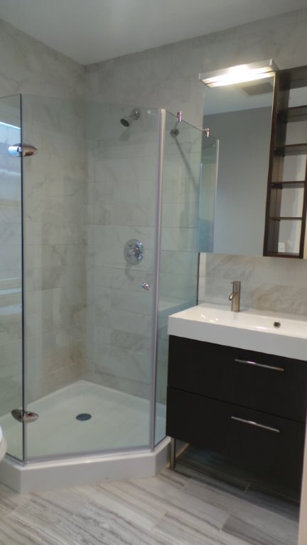 bathroom - 12 Center St