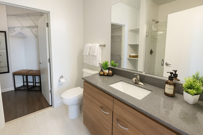 Building Photo - 1556 Spring Hill Rd