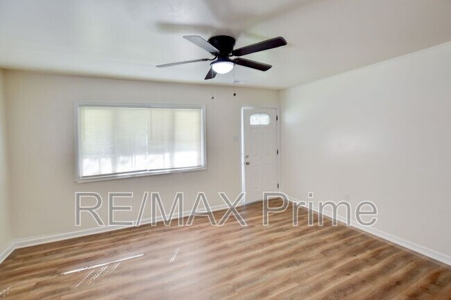 Building Photo - 1923 Bancroft Dr