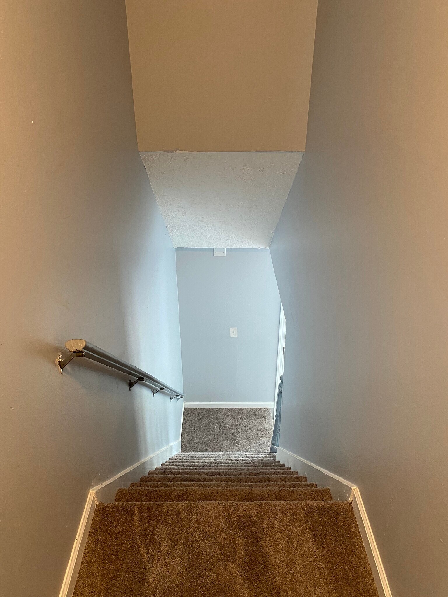 Building Photo - 738 Flint Ridge Dr