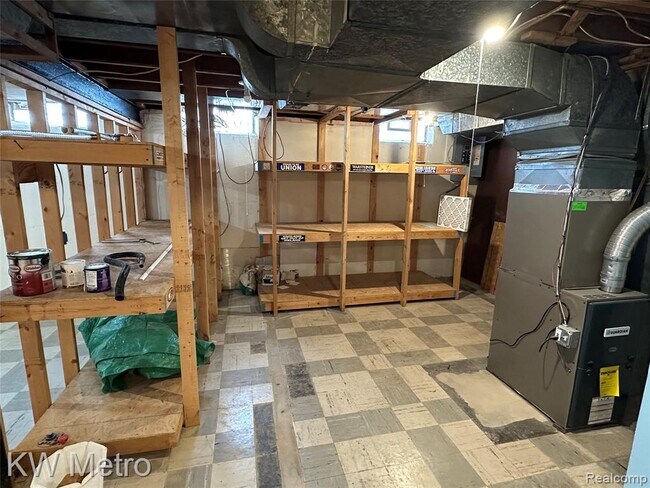 Building Photo - 21624 Winshall St