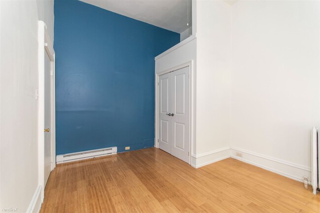 Building Photo - 3 br, 1 bath Triplex - 1603 W OXFORD ST Un...