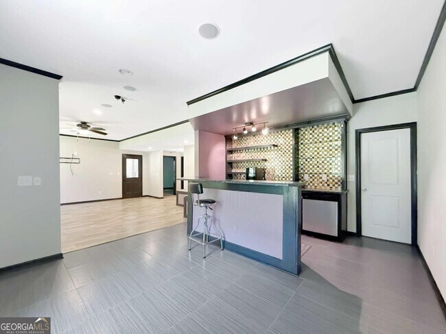 Building Photo - 8275 Majors Ridge Way