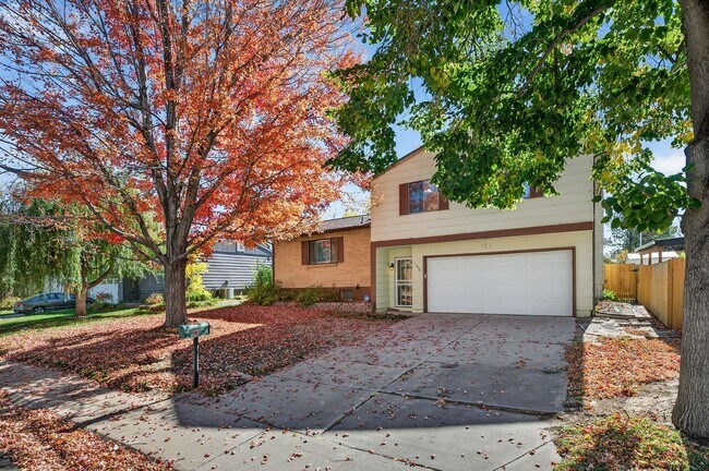 Building Photo - For Rent: Charming 4-Bedroom Tri-Level in ...