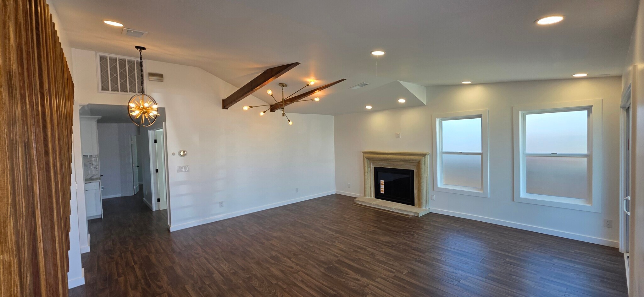 Building Photo - 425 Daisy Ln