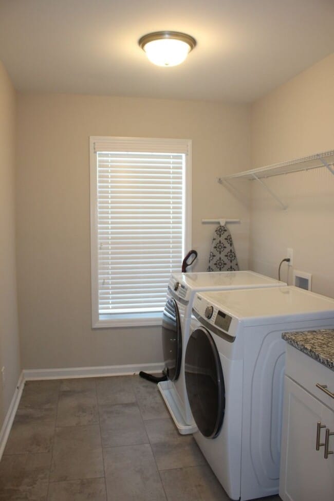 Building Photo - Welcome to your dream home!