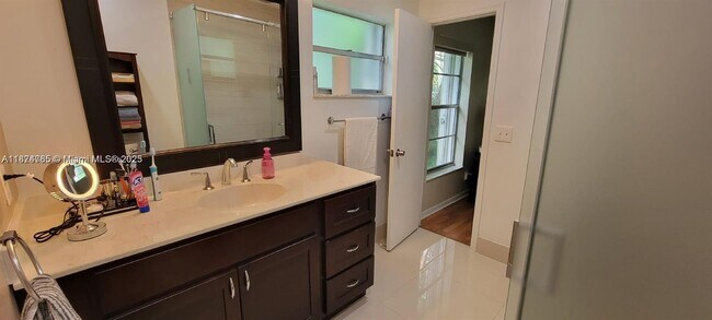 Building Photo - 8662 Bridle Path Ct