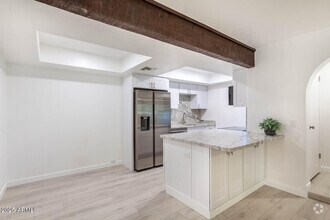 Building Photo - 7557 N Dreamy Draw Dr