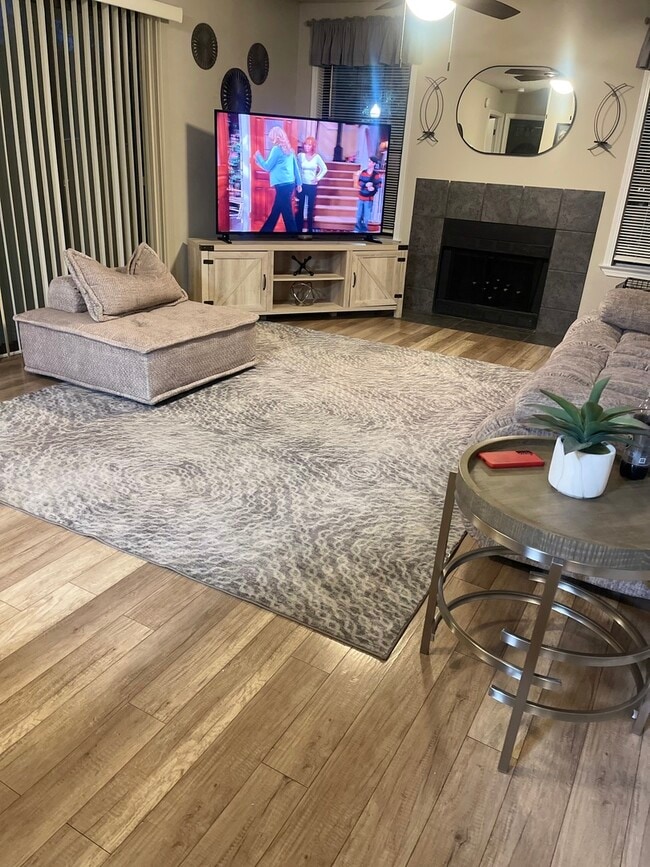 Building Photo - 2040 N Rand Rd