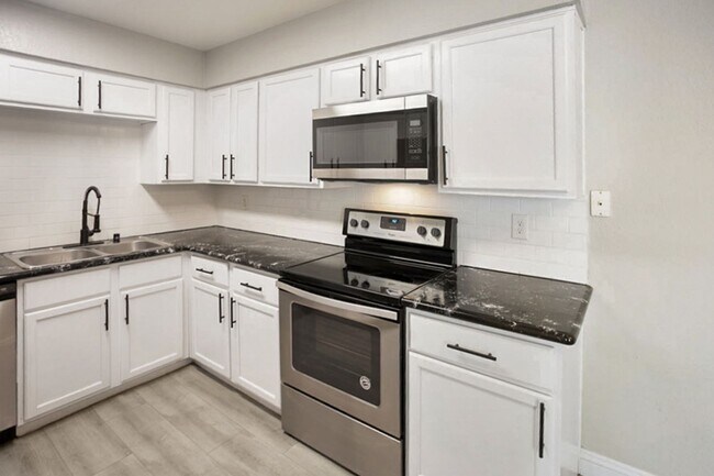 Building Photo - 3 Bedroom Remodeled Desert Shore Condo In Gated Community