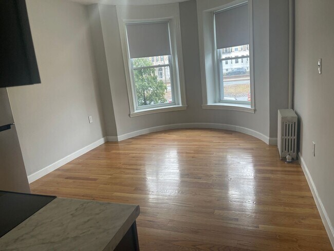 Building Photo - Packards Corner Modern Front facing Sunny Studio, NIO FEE Heat Inc Students ok July