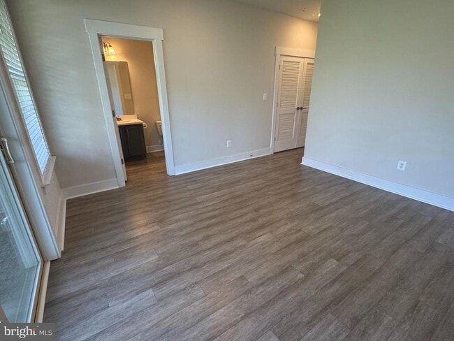 Building Photo - 213 Pomegranate Ln