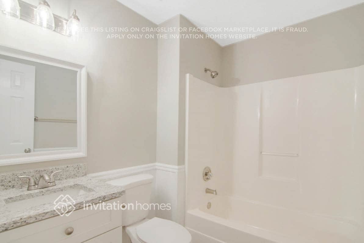 Building Photo - 386 Rosa Cir