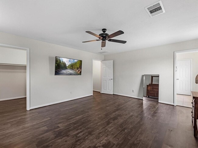 Building Photo - 14203 Broad Cypress Ct