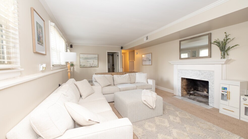 Building Photo - 3808 W 83rd Ter