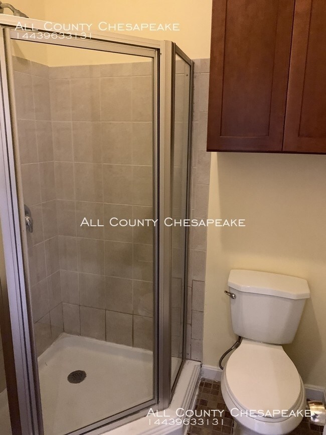 Building Photo - Beautiful Townhouse