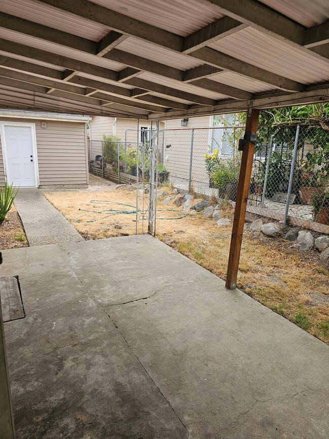 Building Photo - North Burien rambler rental home - 3 bedro...