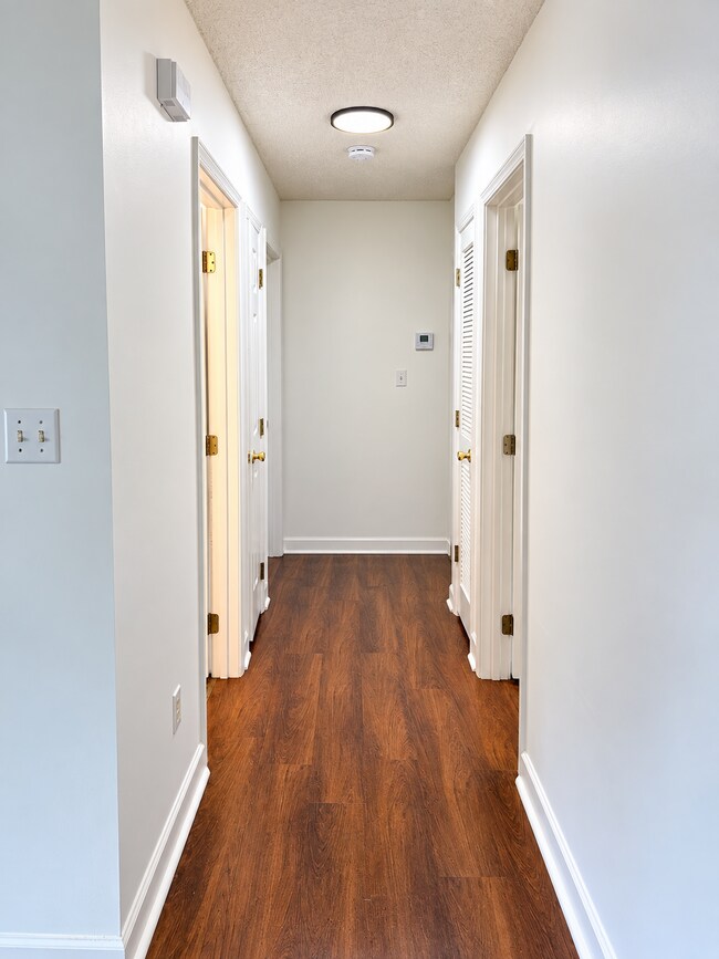 Building Photo - 5339 Beechwood Dr