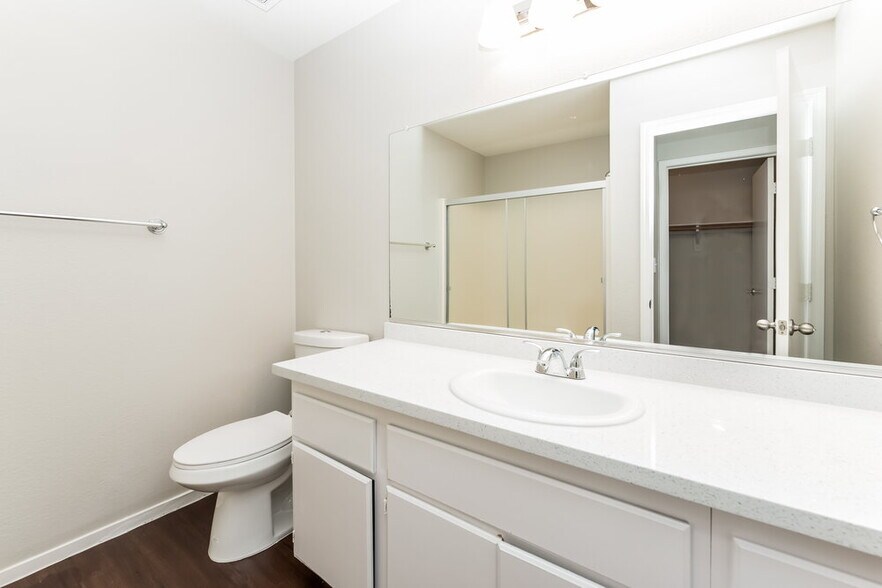 Building Photo - 3009 Honeysuckle Ave