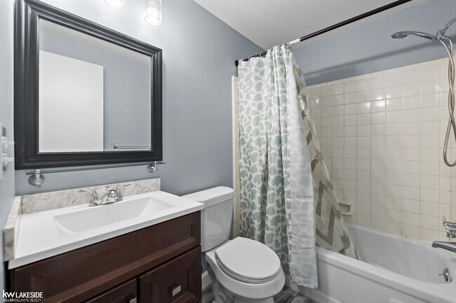 Building Photo - 8439 Hickory Dr