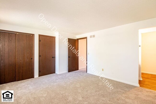 Building Photo - 5214 Vermont Ln