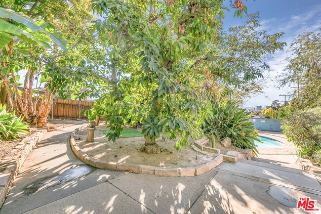 Building Photo - 1530 Valley View Rd