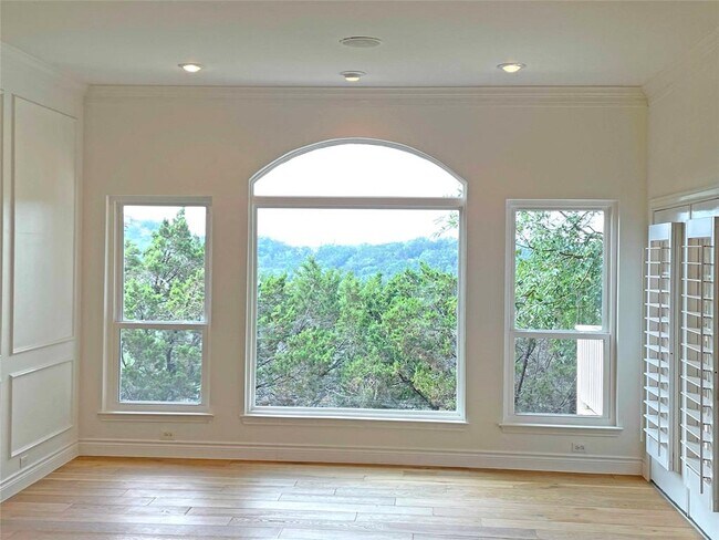 Building Photo - 9604 Big View Dr