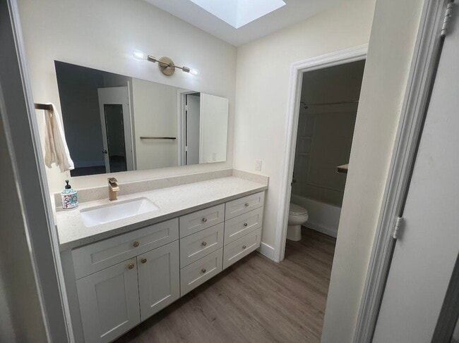 Building Photo - 541 NE 47th St