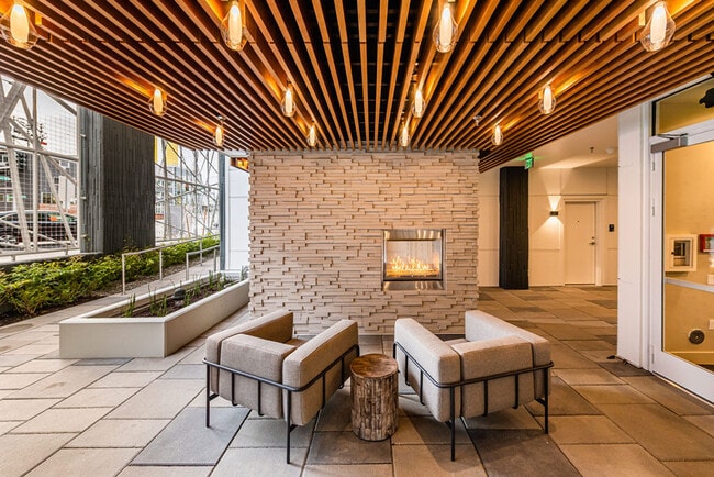 Building Photo - 408 Aurora Ave N