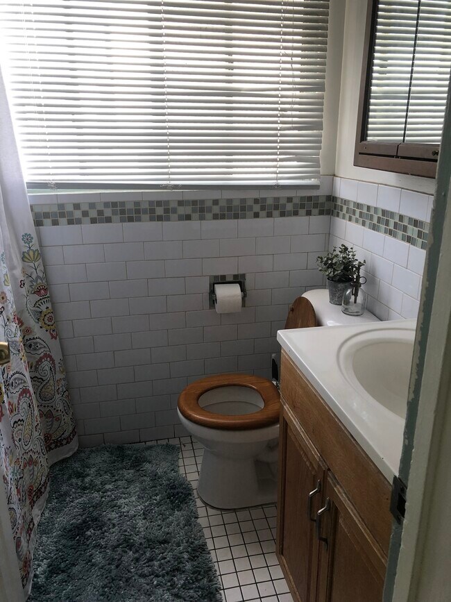 Building Photo - 3813 Vinton Ave