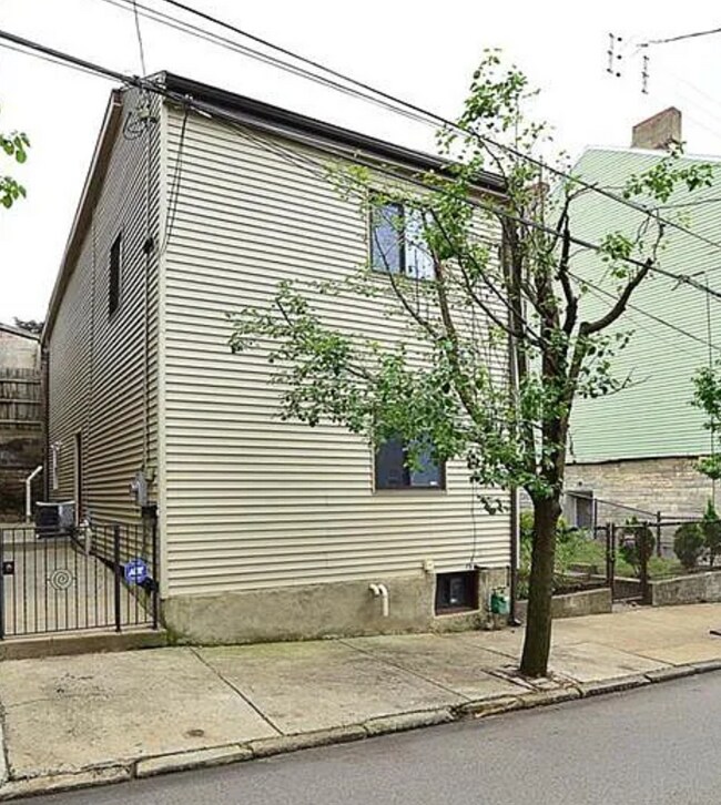 Building Photo - 3460 Ligonier St