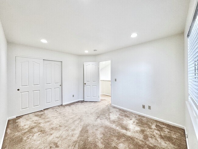 Building Photo - 4378 Conejo Dr