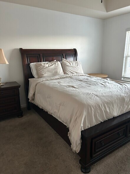 Master bedroom - 5914 Cassie Dr