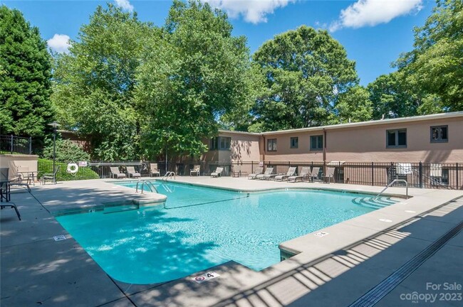Building Photo - The Grove -Fully furnished-all Utilities -...
