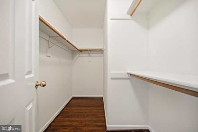 Building Photo - 25251 Dunvegan Square