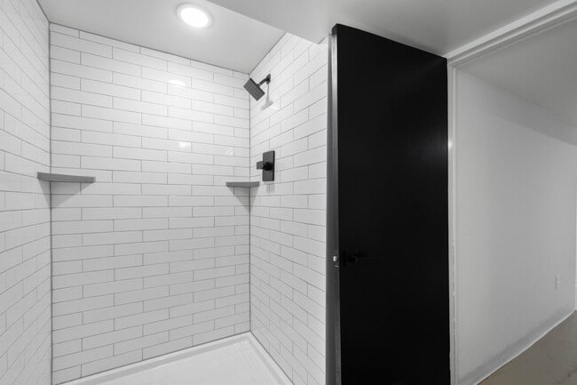 Building Photo - READY FOR MOVE IN! FULLY REMODELED 3-BEDRO...