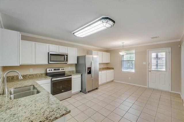 Building Photo - 1825 Lariat Dr