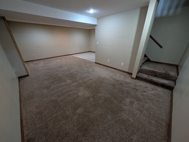 Building Photo - Elk River 3bd 2ba House For Rent