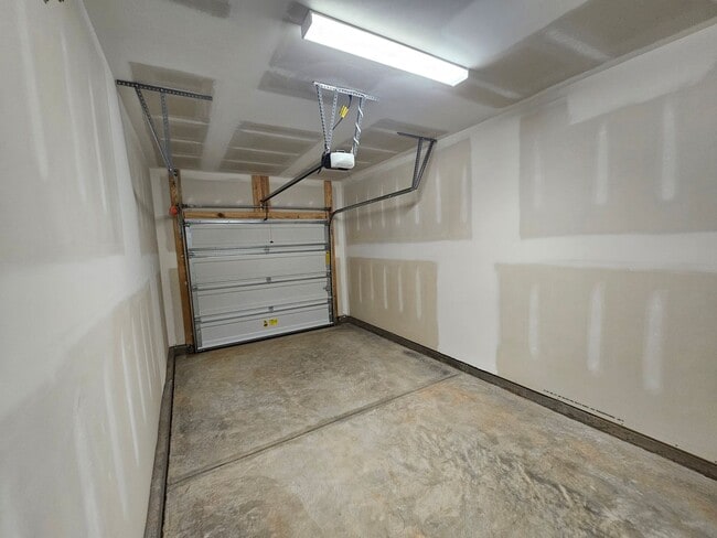 Building Photo - Townhome in great Concord community