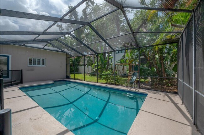 Building Photo - 4620 W Beach Park Dr