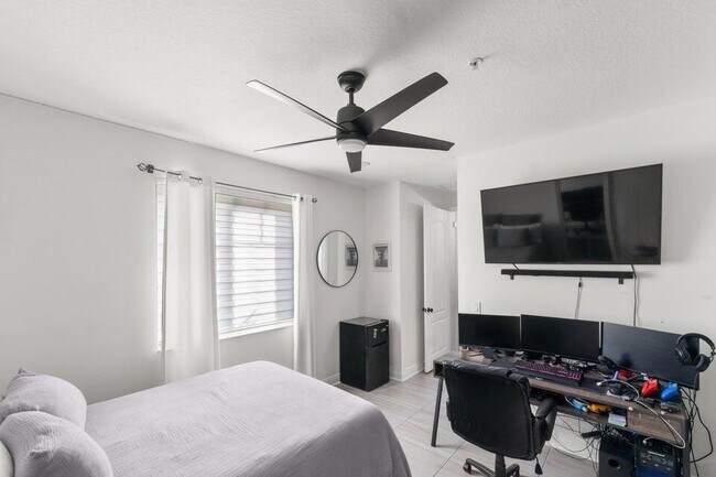 Building Photo - 3643 NW 5th Terrace