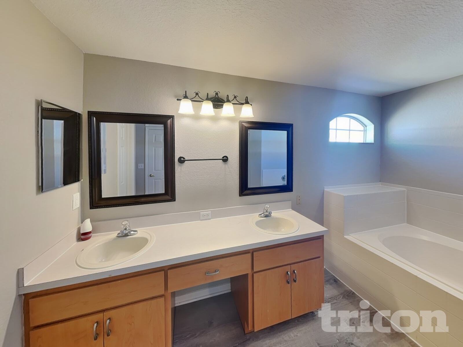 Building Photo - 7152 Summit Dr