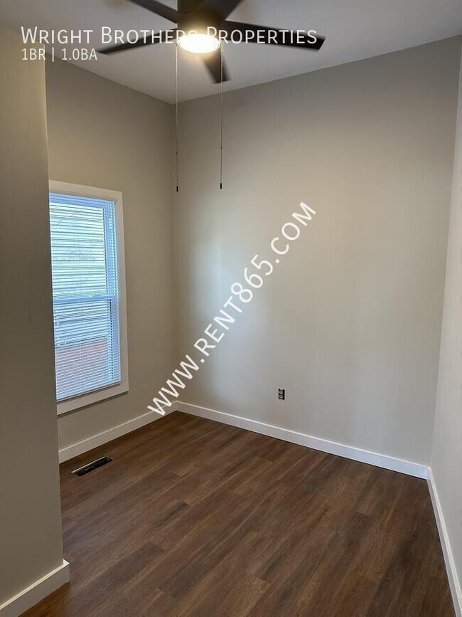 Building Photo - 116 Carrick St