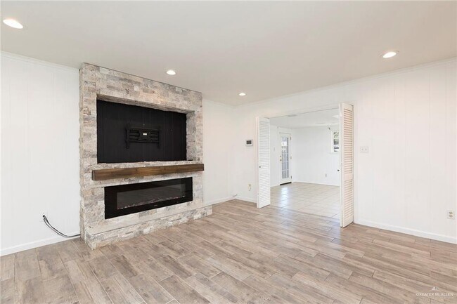 Building Photo - 21 Orchid Ave