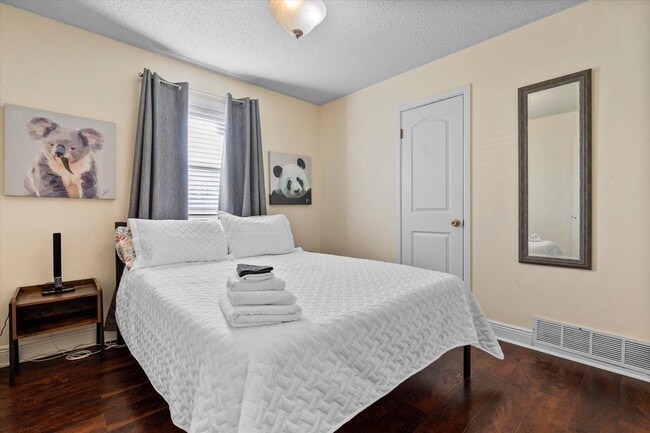 Building Photo - 4824 8th St