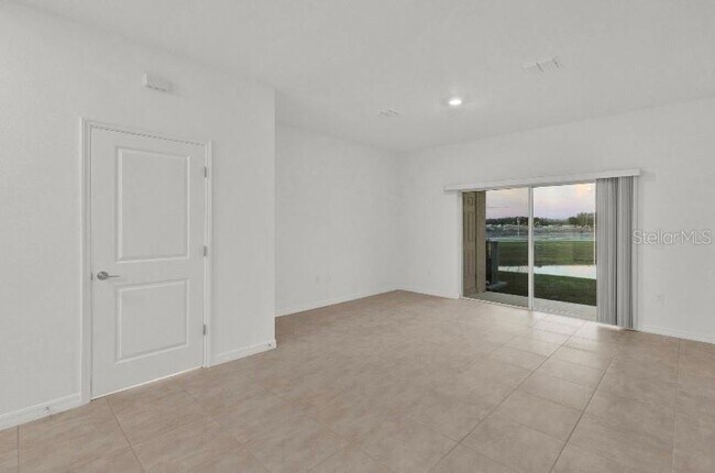 Building Photo - 2025 Viewfinder St