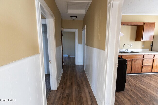 Building Photo - 104 Lawrence St