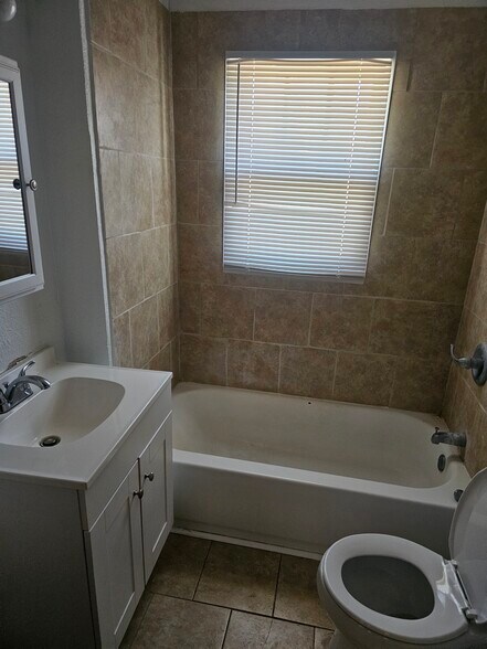 Building Photo - 3223 Cleveland Ave