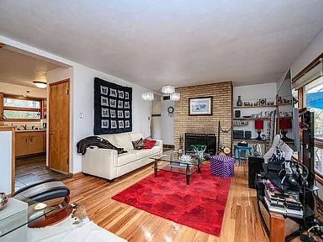 Building Photo - Marvelous 4 Bed 2.5 Bath House In Quarry H...