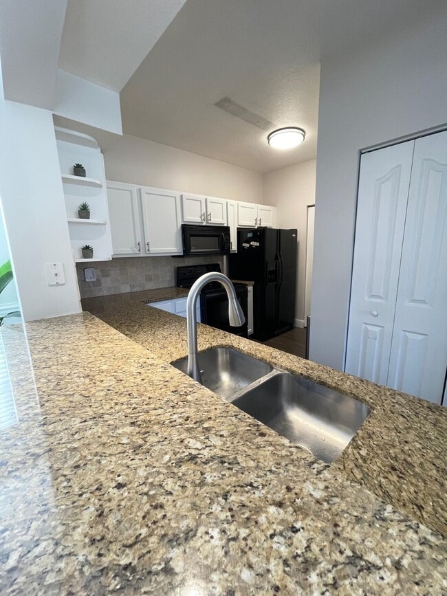 Building Photo - 276 Murcia Dr